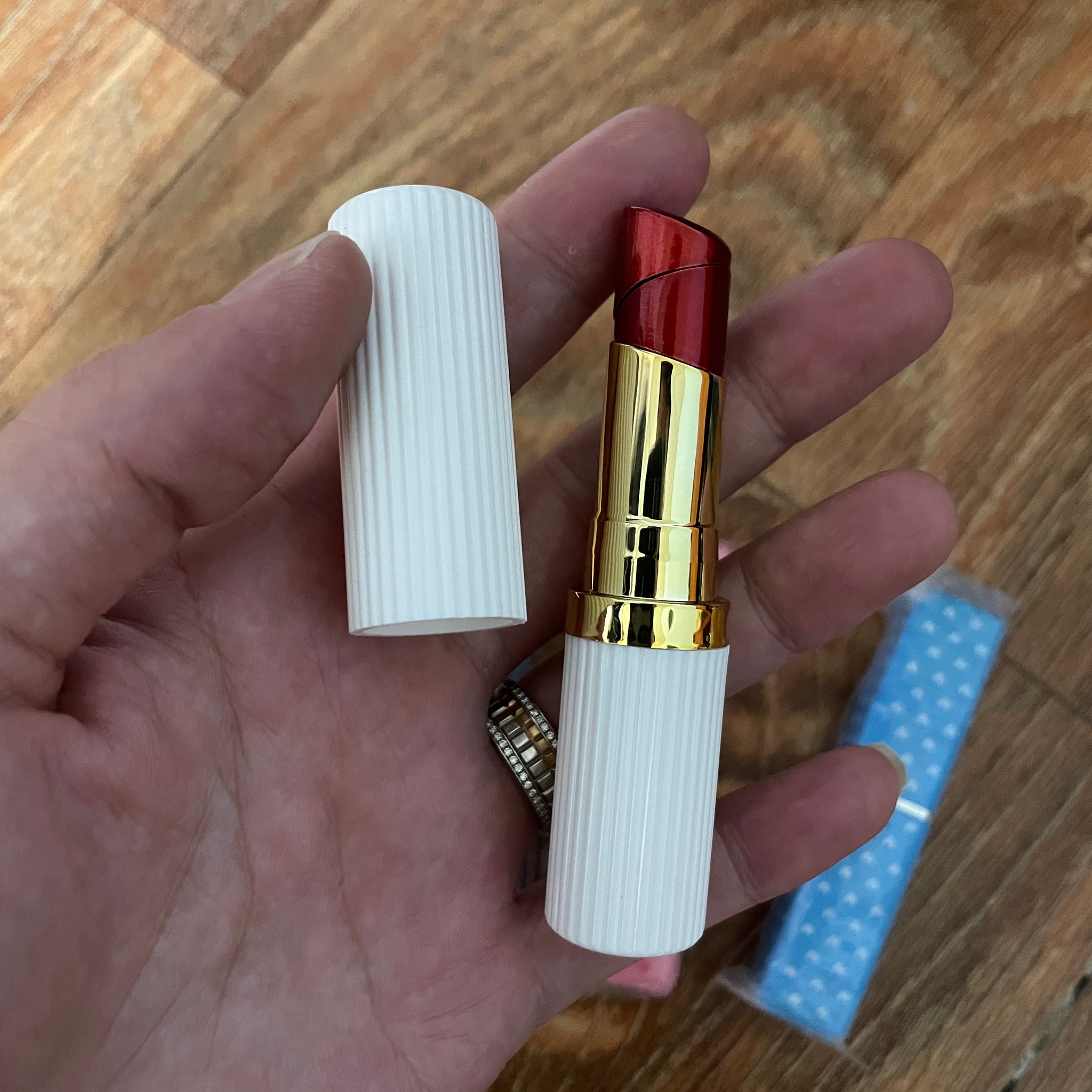 Lipstick deco lighter